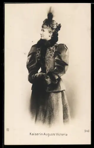 AK Kaiserin Auguste Victoria von Preussen mit Mantel und Hut