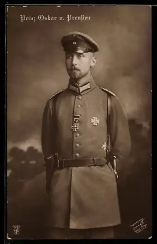 AK Prinz Oskar von Preussen in Uniform mit EK I 1914, EK II 1914 und Bajonett
