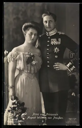 AK Prinz August Wilhelm von Preussen in Uniform mit Gemahlin