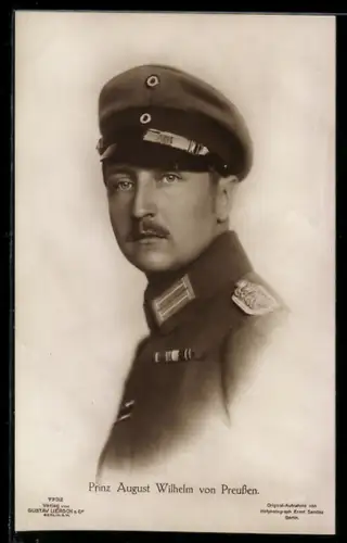 AK Prinz August Wilhelm von Preussen in Uniform mit Feldspange und Band zum EK II 1914