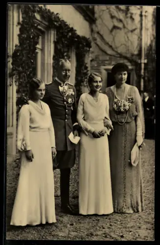 AK Kronprinz Wilhelm von Preussen in Uniform bei der Einsegnung der Prinzessinnen Alexandrine und Cecilie