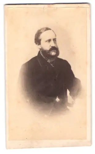 Fotografie A. W. Ketels, Kiel, Porträt Prinz Friedrich VIII. von Schleswig-Holstein