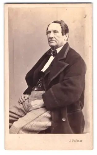 Fotografie Julie Haftner, Wien, Jägerzeile 10, Porträt Ludwig Löwen, österr. Schauspieler