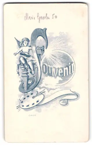 Fotografie unbekannter Fotograf und Ort, Kleiner Engel auf einer Säule mit strahlendem Fotoapparat