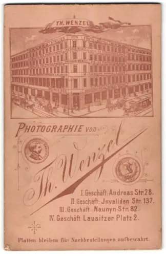 Fotografie Th. Wenzel, Berlin, Andreas Str. 28, Eckansicht des Ateliers mit Strassenverkehr