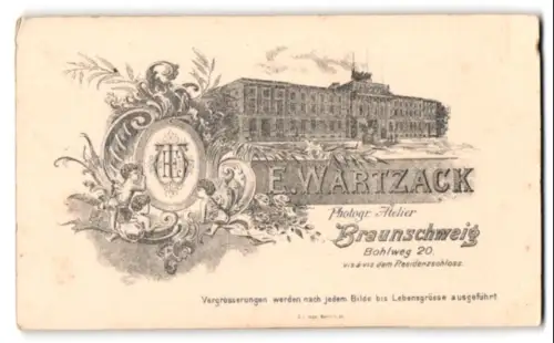Fotografie E. Wartzack, Braunschweig, Ansicht Braunschweig, Bohlweg 20, Monogramm des Fotografen mit Engelchen und Rosen