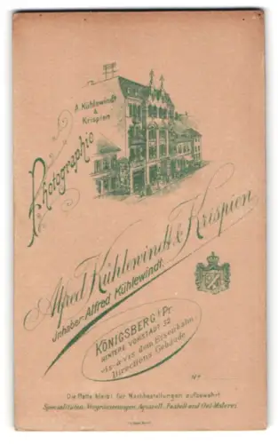 Fotografie Alfred Kühlewindt & Krispien, Königsberg i. Pr., Hintere Vorstadt 32, Ansicht des Ateliergebäudes, Kgl Wappen
