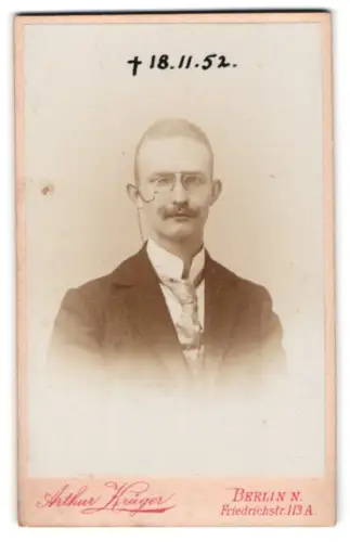 Fotografie Arthur Krüger, Berlin, Friedrichstr. 113 A, Porträt Wermer Reinhanz als Student 1900