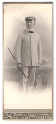 Fotografie Paul Schuppe, Halle a. Saale, Alter Markt 1, Student Gust. Ad. Koenig mit Tellermütze und Mensurnarben 1902