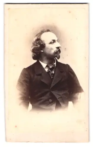 Fotografie unbekannter Fotograf und Ort, Porträt eines Mannes mit Bart und Brille