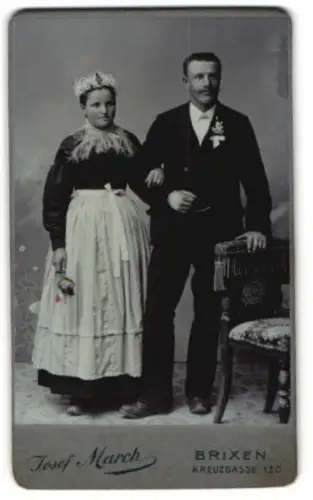 Fotografie Josef March, Brixen, Kreuzgasse 130, Hochzeitspaar in traditioneller Kleidung