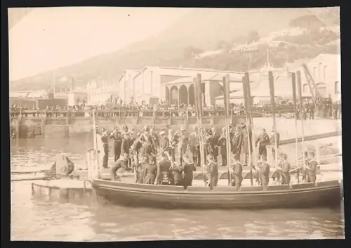 Fotografie unbekannter Fotograf, Ansicht Simon`s Town, König George V. von England bei Besuch 1901