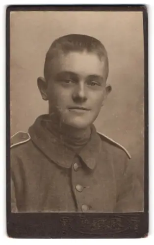 Fotografie Th. Eppler, Dresden, Hauptstrasse 24, Soldat der Infanterie in Feldgrau Uniform