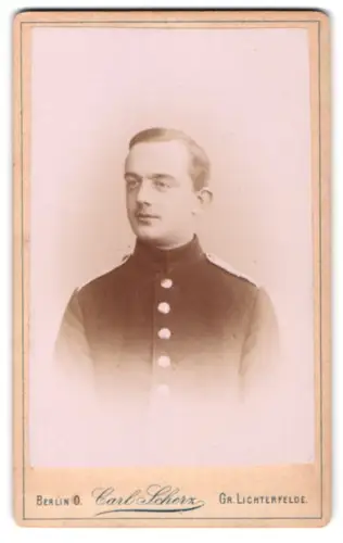 Fotografie Carl Scherz, Berlin, Gr. Lichterfeld, Garde-Soldat vom Garde-Schützen-Bataillon in Uniform