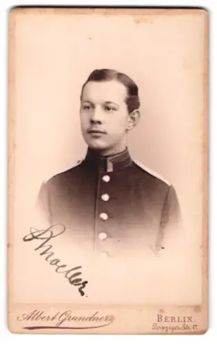 Fotografie Albert Grundner, Berlin, Leipziger-Strasse 47, Unteroffizier in Uniform