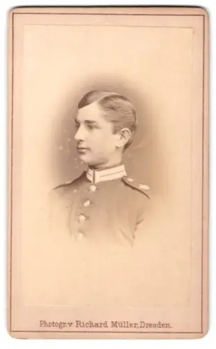 Fotografie Richard Müller, Dresden, Marienstrasse 26, Garde-Soldat in Uniform