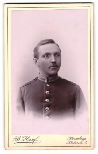 Fotografie Bernh. Haaf, Bamberg, Kleberstrasse 1, Garde-Unteroffizier in Uniform