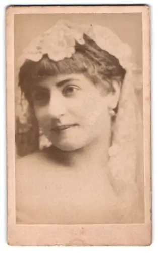 Fotografie unbekannter Fotograf und Ort, Porträt Amelia Glover, Schauspielerin