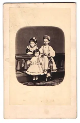 Fotografie unbekannter Fotograf und Ort, Prinzesinnen Marie von Preussen, Elisabeth Anna und Luise Margarete v. Preussen