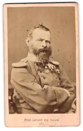 Fotografie unbekannter Fotograf und Ort, Porträt Prinz Luitpold von Bayern in Uniform