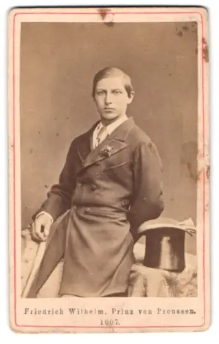Fotografie unbekannter Fotograf und Ort, Porträt Friedrich Wilhelm, Prinz von Preussen