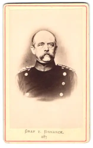 Fotografie Graf Otto von Bismarck im Überrock
