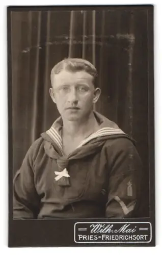 Fotografie Wilh. Mai, Pries-Friedrichsort, Matrosen-Gefreiter, Geschützführer, in Uniform, 1914