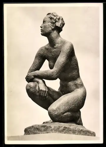 AK Plastikfigur Kauernde des Künstlers Georg Kolbe