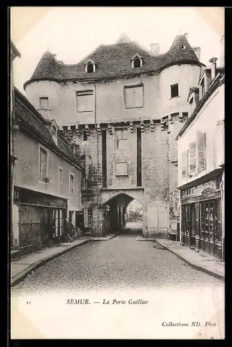 AK Semur, La Porte Guiller, Vue de la Rue