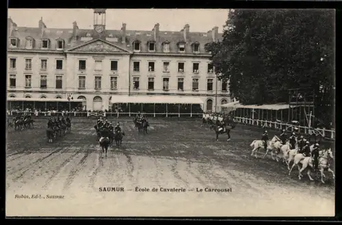 AK Saumur, Ecole de Cavalerie, Le Carrousel, Kavallerie Militärparade