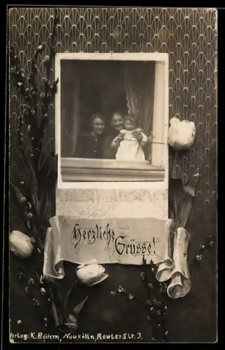 Foto-AK Zwei Frauen mit Kleinkind im Passepartout mit Weidenkätzchen