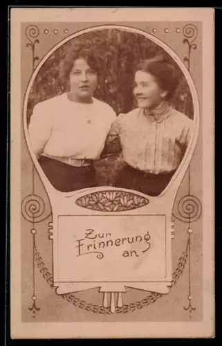 Foto-AK Zwei junge Frauen in dekorativem Passepartout