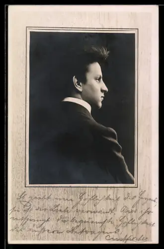 Foto-AK Junger Mann mit Haartolle, Passepartout