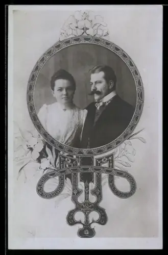 Foto-AK Junges Paar im Sonntagsstaat, Ornament-Passepartout mit Blumen