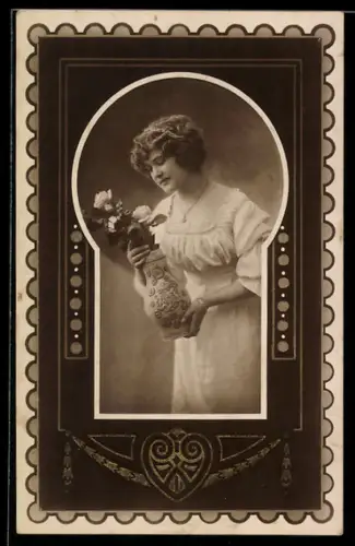 Foto-AK Junge Dame mit Rosen in einer Vase, Ornament-Passepartout
