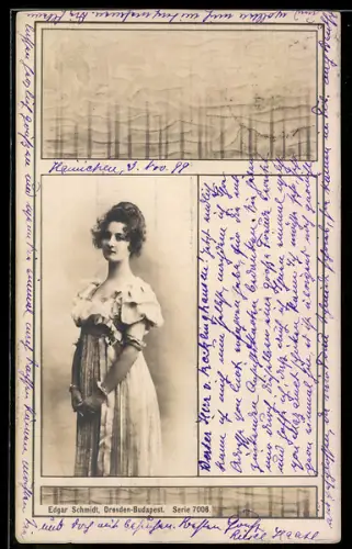 Foto-AK Elegante junge Dame, Ornament-Passepartout