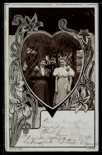 Foto-AK Soldat zwischen zwei Frauen, Blumen, Passepartout