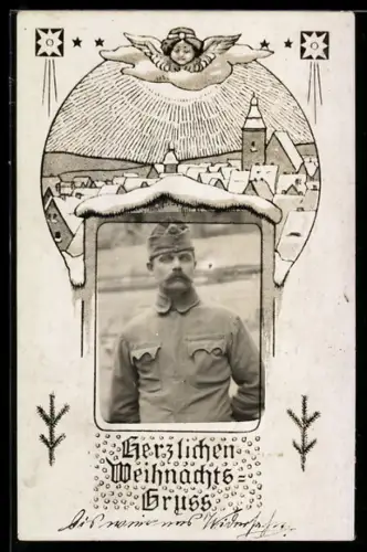 Foto-AK Soldat in Uniform, Englein über Stadt im Winter, Passepartout