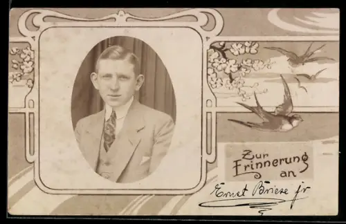 Foto-AK Junge Mann im Anzug mit Krawatte, Schwalben an Blütenzweig, Passepartout