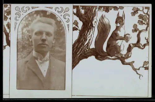 Foto-AK Eleganter Herr mit Zwicker, Eichhörnchen auf Baum, Passepartout