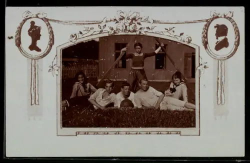 Foto-AK Junge Menschen mit einem Ball, Ornament-Passepartout mit Schattenbild-Portraits, Rosen