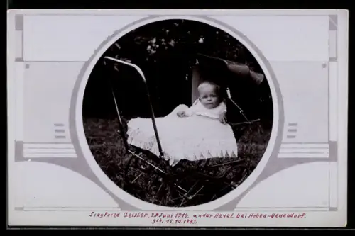 Foto-AK Hohen-Neuendorf a. d. Havel, Siegfried Geisler im Kinderwagen, Geb. 1913, Passepartout