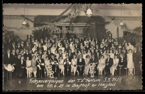 Foto-AK Hasslau, Gruppenbild des T. V. Ferrum im Gasthof 1929