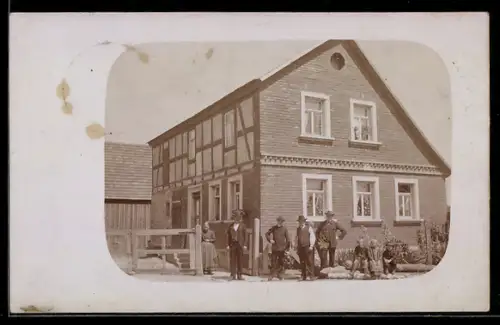 Foto-AK Dornheim /Iphofen, Gruppenfoto vor einem Haus