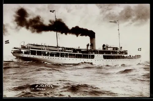 Foto-AK Max Dreblow, Stettin: Passagierschiff Hertha auf See im Sturm