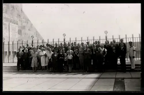 Foto-AK Berlin, Reichssportfeld, Olympia-Stadion, Gruppenbild