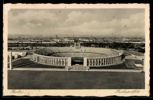 Foto-AK Reichssportfeld Berlin, Blick durch das Westtor