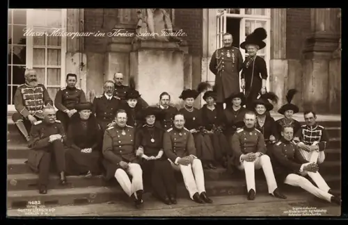 AK Kaiser Wilhelm II. mit seiner Gemahlin und die Kaiserliche Familie