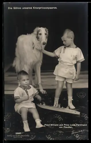 AK Prinz Wilhelm und Prinz Louis Ferdinand mit ihrem Windhund
