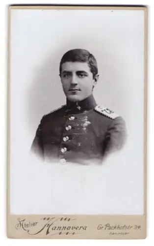 Fotografie Aterlier Hannovera, Hannover, Gr. Packhofstr. 34, Einjährig-Freiwilliger vom Inf.-Rgt. Nr. 73 in Uniform